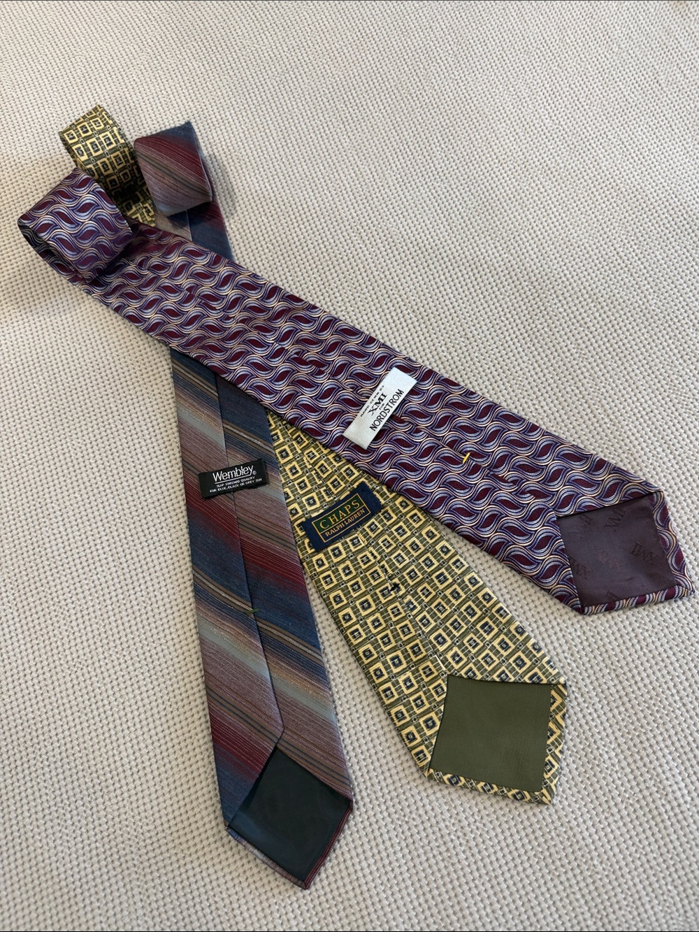 Wembley Men's Purple and Blue Wave-Pattern Silk Tie